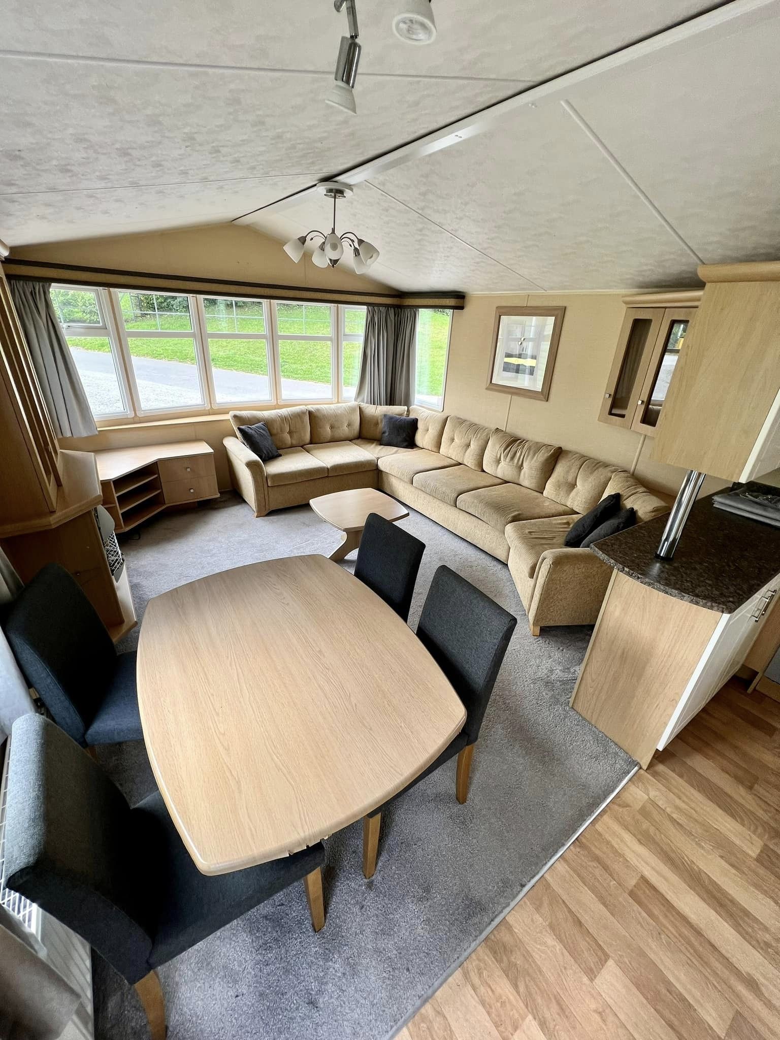 WILLERBY GRANADA LOUNGE