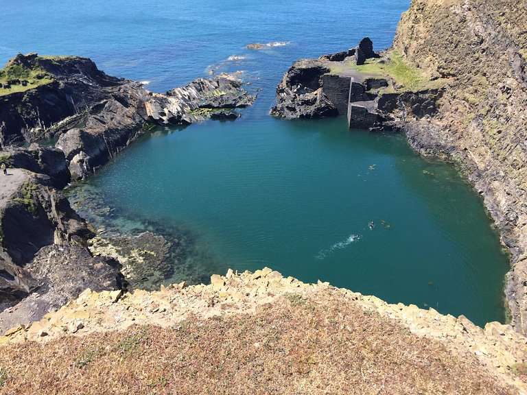 blue lagoon in pembrokeshire