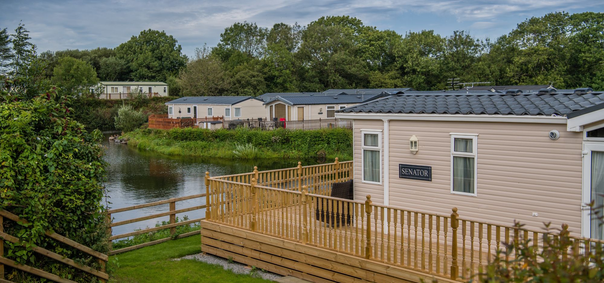 Manicured lawns and large plots at Woodland Vale