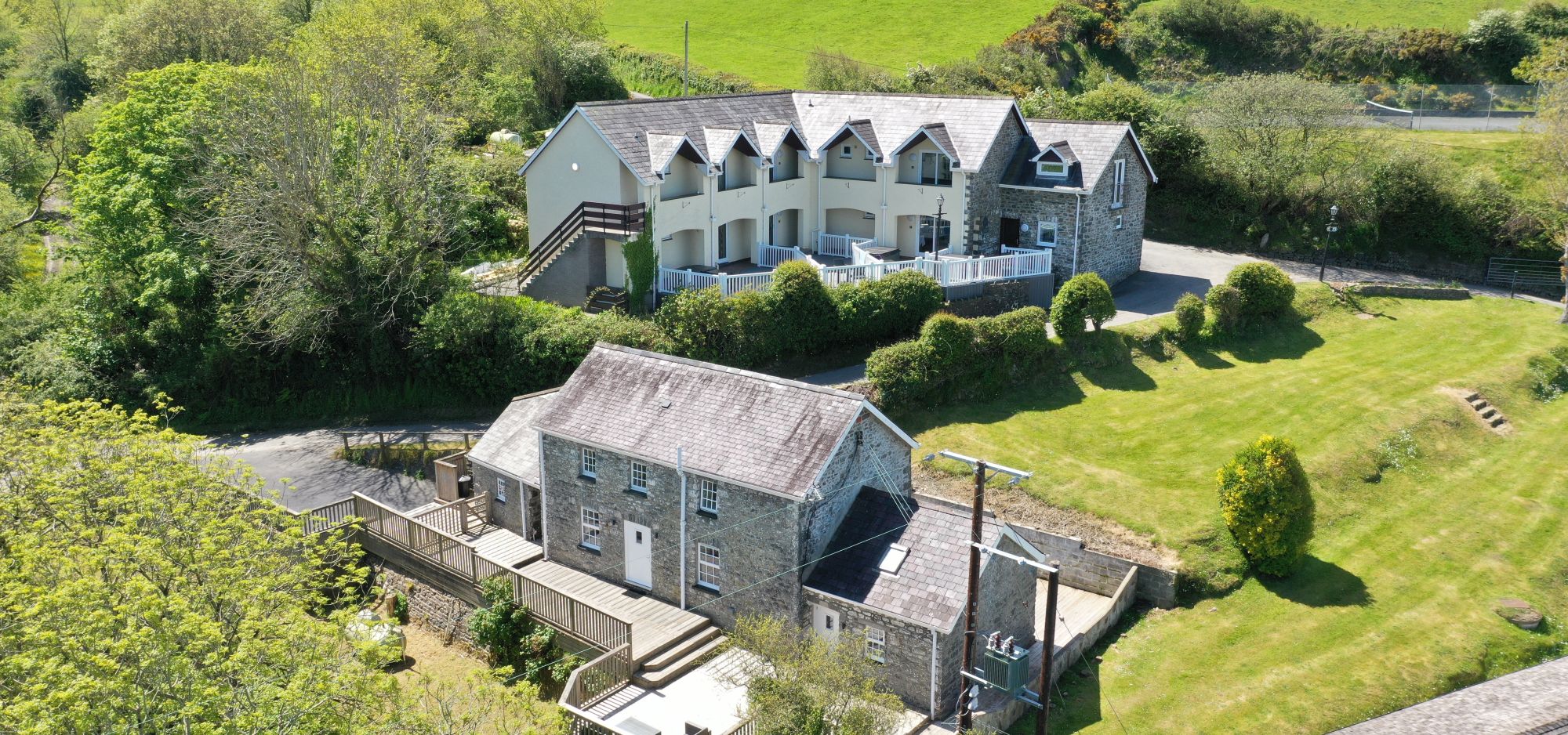 Cwm Cottage & Gilfach Apartments